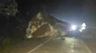 Kastamonu-Şenpazar Yolunda Heyelan: Ulaşım Kontrollü Sağlanıyor