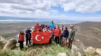 Kırşehir'de Dağcılar Aliöllez Dağı'na Tırmandı