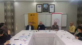Kırşehir'de Öğretmen Akademileri Projesi'yle Türk Edebiyatı ve Biyografi Üzerine Değerlendirmeler Yapıldı