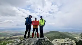 Kırşehirli Dağcılar Demirli Kale Tepe'ye Tırmandı