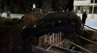 Kocaeli'de Otomobil İnşaat Sahasında Asılı Kaldı