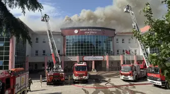 Kocaeli'de lisenin çatısında çıkan yangın söndürüldü