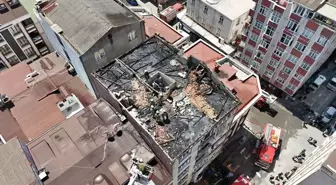 Küçükçekmece'de 6 Katlı Binanın Çatısında Yangın