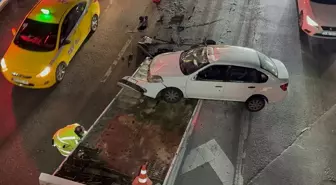 Küçükçekmece'de Takla Atan Araçta Sürücü Yaralandı