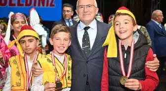 Kumluca'da 26. Tarım ve Seracılık Festivali'nde Halk Oyunları Gösterisi