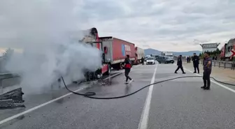 Kütahya'da Seyir Halindeki Tırda Yangın Çıktı