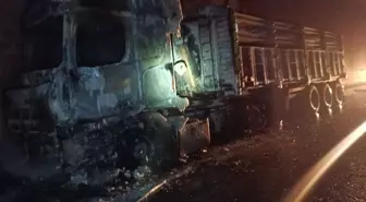 Malatya'da Kömür Yüklü Kamyonda Yangın Çıktı