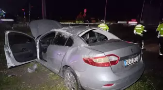 Manisa'da Otomobil Beton Bariyerlere Çarparak Devrildi, Sürücü Ağır Yaralandı