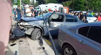Manisa'da Trafik Kazası: 3 Yaralı, 2'si Ağır
