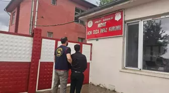 Firari Hükümlü Düğünde Saz Çalarken Yakalandı