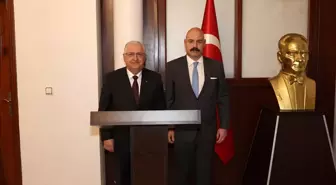 Milli Savunma Bakanı Yaşar Güler Kamerun'da
