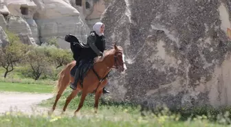 Almanya'dan Kapadokya'ya Gelen Şeyma Budak, Atlarıyla Kurduğu Bağla Hayatını Değiştirdi