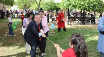 Nizip'te 23 Nisan Çocuk Şenliği Coşkuyla Kutlandı