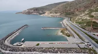 Van Gölü Sahili Temizlendi: Öğrenciler ve Vatandaşlar Bir Araya Geldi