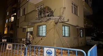 Pendik'te Balkon Çökmesi: Beton Parçaları Sokakta