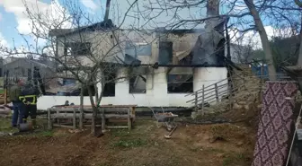Adana Saimbeyli'de Yangın: İki Katlı Ev Kullanılamaz Hale Geldi