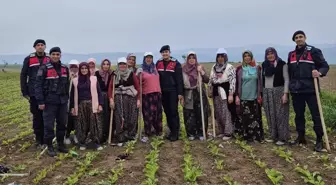 Jandarma Ekiplerinden Kadınlara 1 Mayıs Kutlaması