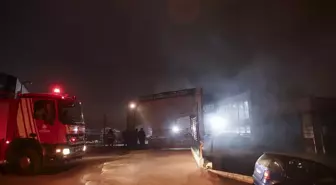 Sancaktepe'deki Oto Galericiler Sitesinde Yangın Çıktı