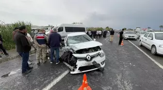 Şanlıurfa'da Otomobil ile Minibüs Çarpıştı: 5 Yaralı