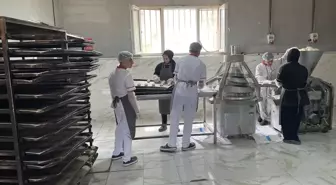 Şanlıurfa'da Meslek Lisesi Öğrencileri Günde 16 Bin Ekmek Üretiyor