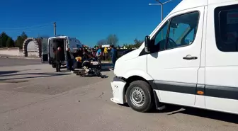 Sivas'ta Motosiklet ile Minibüs Çarpıştı: 1 Yaralı