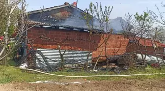 Balıkesir'de Evde Yangın Çıktı