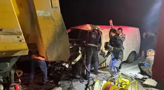 Sinop'ta Panelvan Tıra Çarptı: 1 Ağır Yaralı