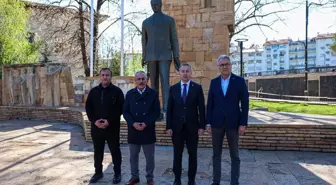 Sivas'ta Atatürk Anıtı'nın Çevresi Yenileniyor