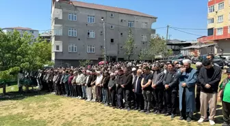 Sultangazi'de Kaybolan Demans Hastası İshak Öztürk'ün Cenazesi Defnedildi