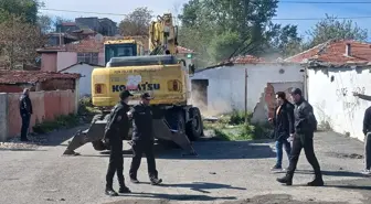 Çorlu'da Uyuşturucu ile Mücadele: 10 Metruk Bina Yıkıldı