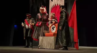 Yllana Tiyatro Grubu 'Savaş Bebeği' Oyununu Trabzon'da Sahneledi