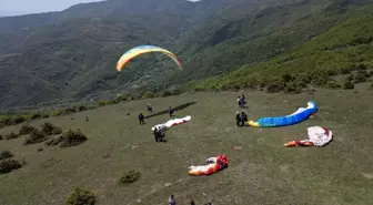 Uçmakdere, Yamaç Paraşütü Tutkunlarını Ağırlıyor