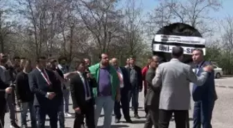 ÜNİPERSEN, YÖK Önünde Basın Açıklaması ve Siyah Çelenk Bıraktı