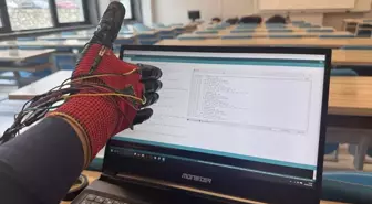 Zonguldak'ta Akıllı İletişim Eldiveni Geliştirildi