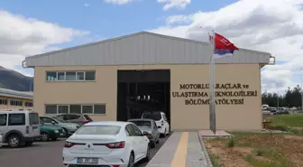 Üniversiteliler oto eksperliğini teorik ve pratik eğitimle öğreniyor