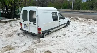 Uşak'ta Sağanak ve Dolu Hayatı Olumsuz Etkiledi