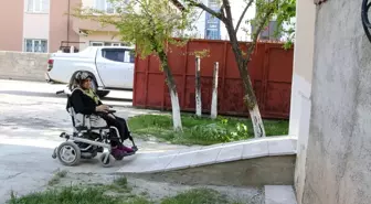Van Belediyesi'nden Engelli Kadına Destek: Rampa ve Sandalye Hizmeti