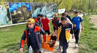 Van Kalesi'nde Düşen Kadın Kurtarıldı