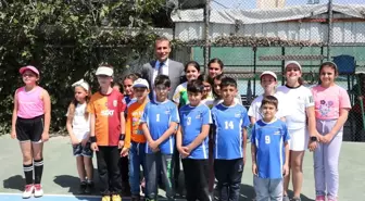 Adıyaman'da Minik Tenisçiler Kıyasıya Yarıştı