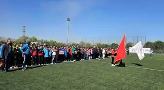 Akşemsettin Ortaokulu Çim Hokeyi Takımı'nın Başarılı Mücadelesi