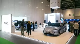 Londra'da Elektrikli Araç Fuarı Başladı