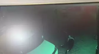Esenyurt'ta Genç Kız Dördüncü Kattan Düştü