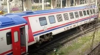 İzmir'de Tren Vagonu Raydan Çıktı