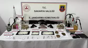 Sakarya'da Uyuşturucu ve Silah Kaçakçılığı Operasyonu: İki Şüpheli Tutuklandı