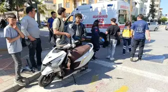 Antalya'da Motosiklet ve Otomobil Çarpıştı: Bir Yaralı