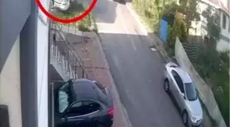 Çayırova'da El Freni Boşalan Midibüs Apartman Duvarına Çarptı
