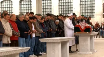 Fatih'te Oyuncu Tarafından Öldürülen Elif Kırav, Son Yolculuğuna Uğurlandı