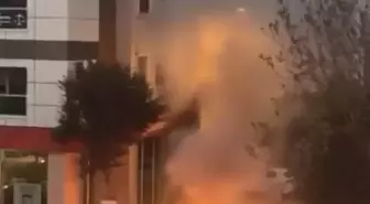 Pendik'te Park Halindeki Otomobilde Yangın Çıktı
