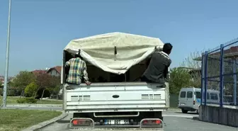 Serdivan'da Tehlikeli Yolculuk: Açık Kasa Kamyonetin Arkasında Çocuklar