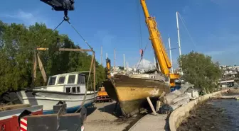 Bodrum'daki Yarı Batık Tekne Kurtarıldı